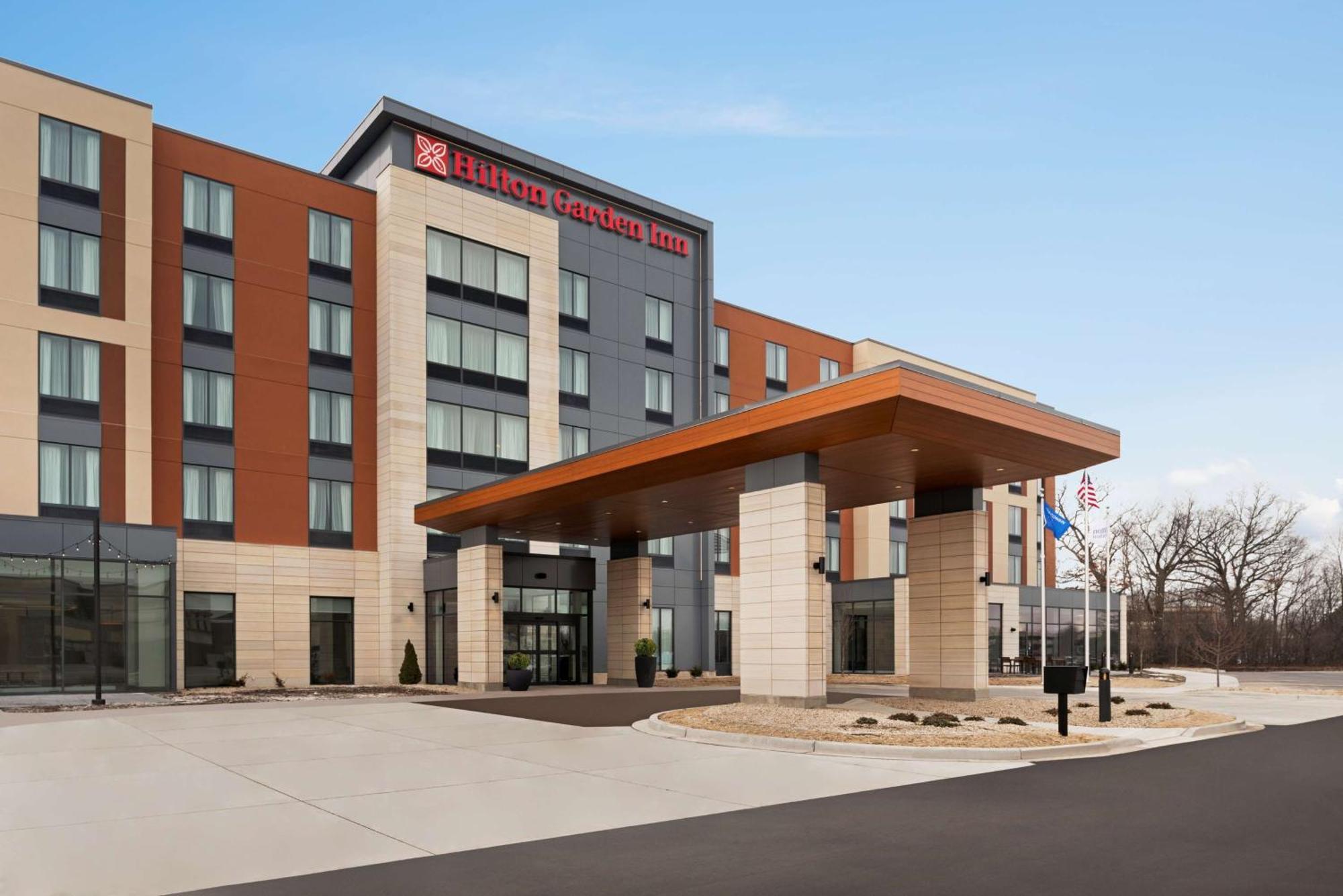 Hilton Garden Inn Milwaukee Brookfield Conference Center Exterior photo